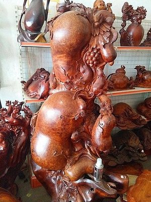 2018浦寨邊貿(mào)市場(chǎng)繁榮，紅木家具工藝品熱銷成亮點(diǎn)
